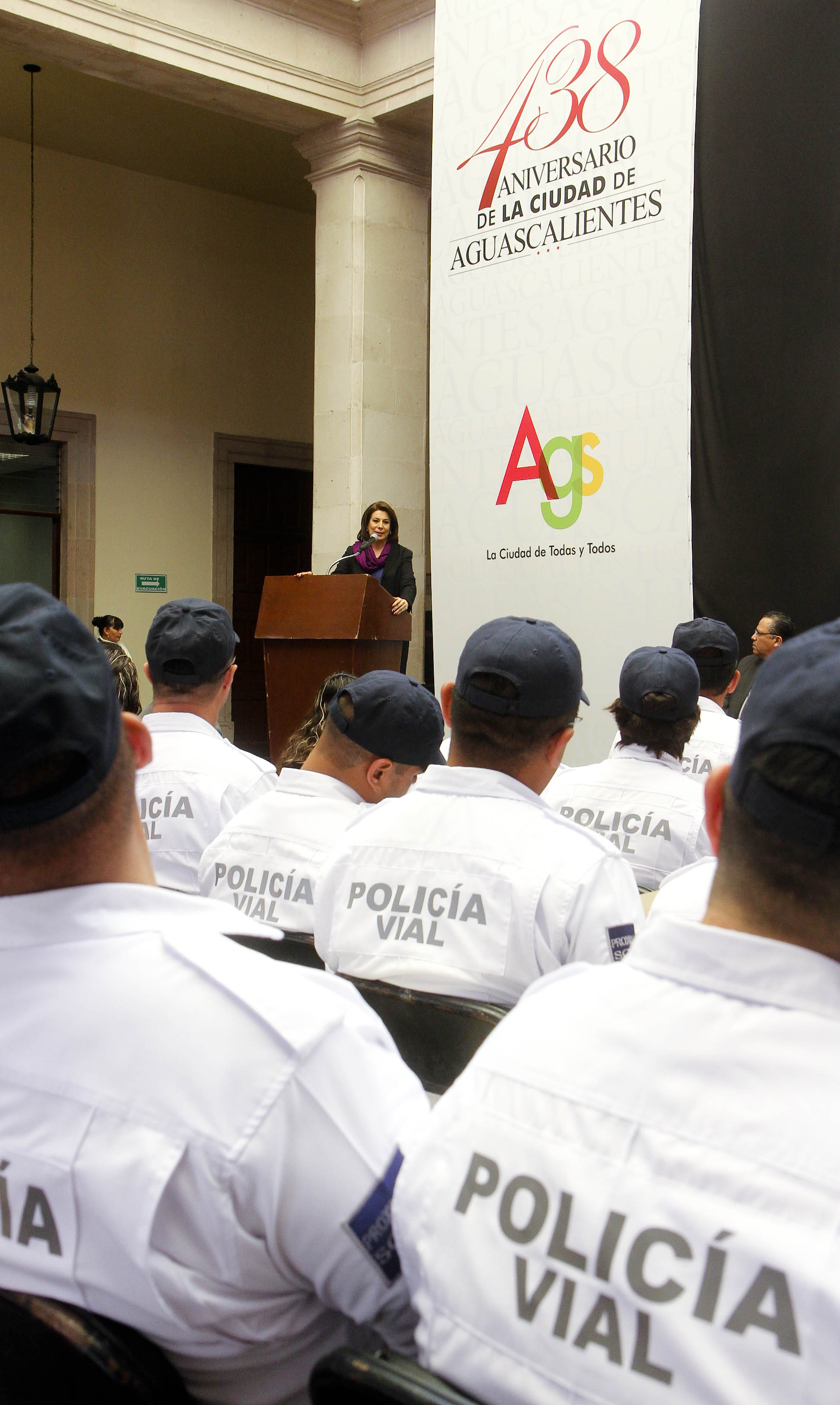 Entrega de certificados de ascensos a 133 Policías Preventivos y de Tránsito