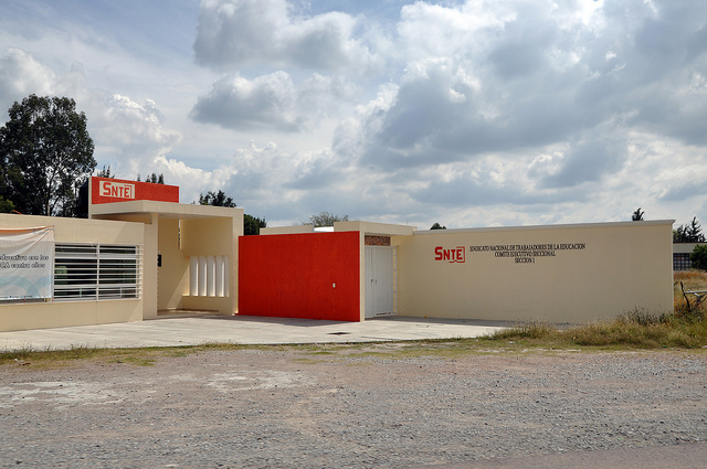 Los aviadores en el SNTE seguirán cobrando otro año