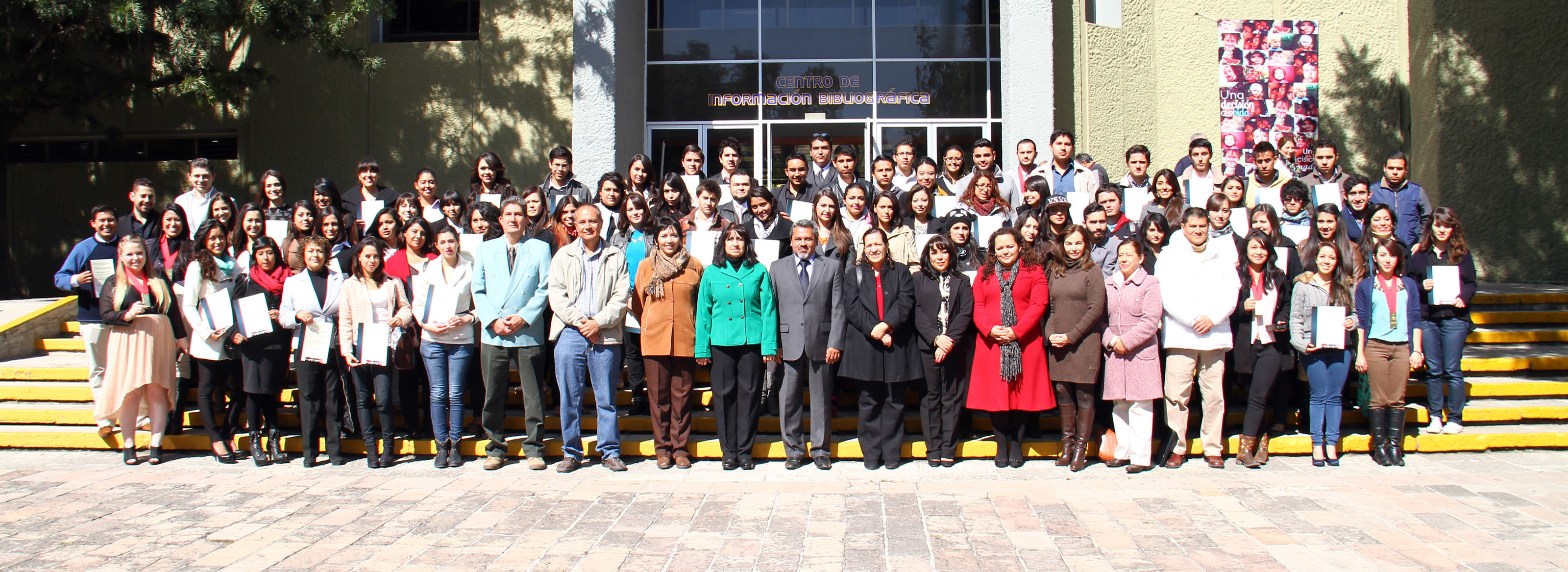 Reconocen a estudiantes con mejores promedios durante sus estudios universitarios