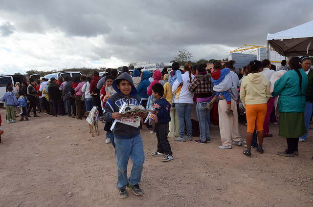 Ciudad Gótica recibió despensas, cobijas, útiles escolares y bicicletas para los niños