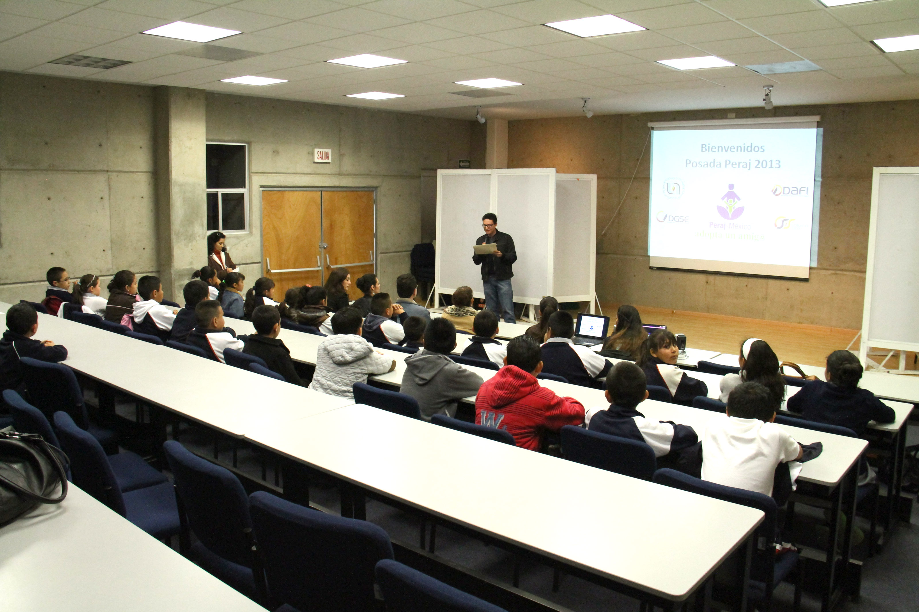 Peraj-adopta un amigo, programa de la UAA, con niños de educación básica