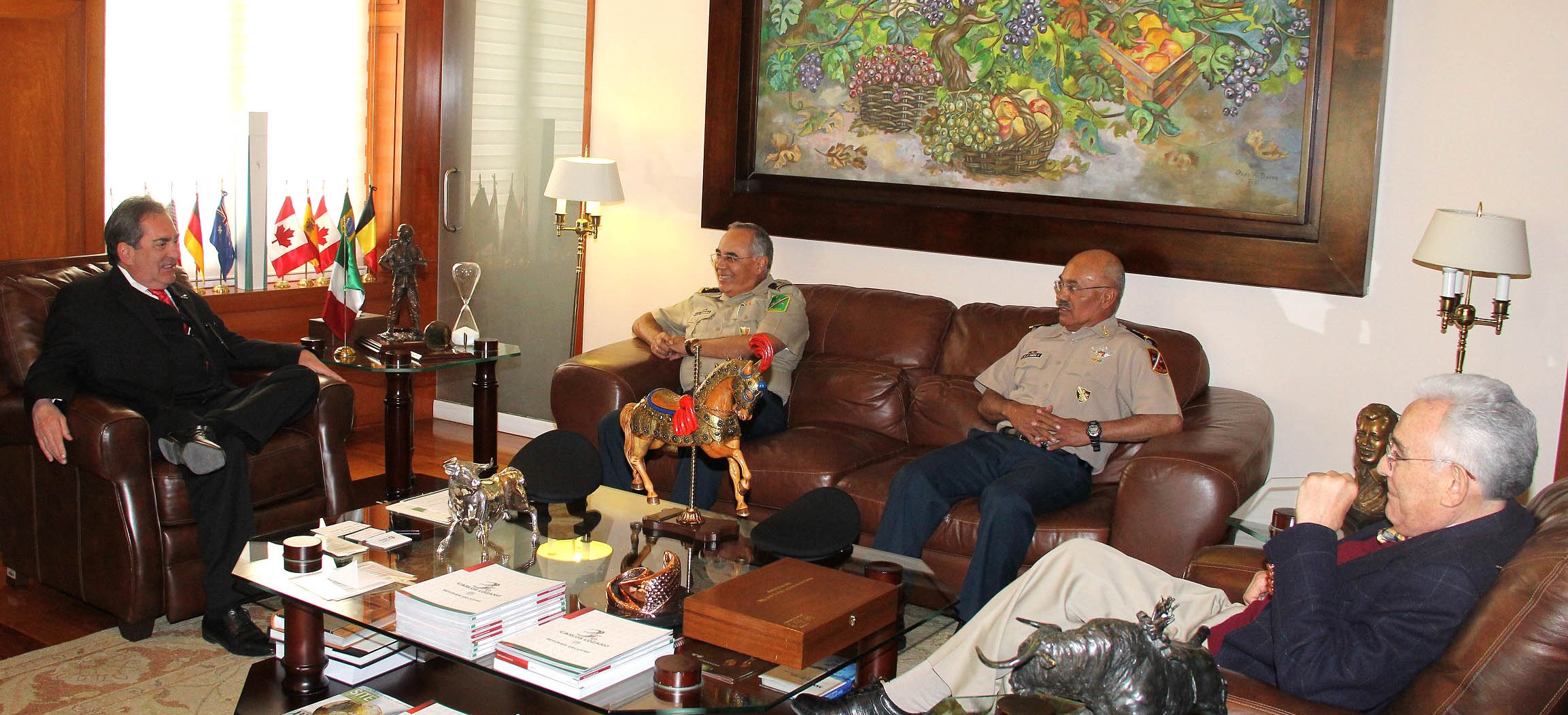 Se reúne el gobernador con las fuerzas castrenses