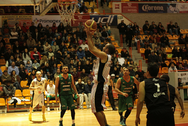 Panteras marchitó lechuga 118-102