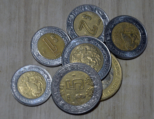 Gobierno exhibe a deudores, pero olvida aclarar otros asuntos