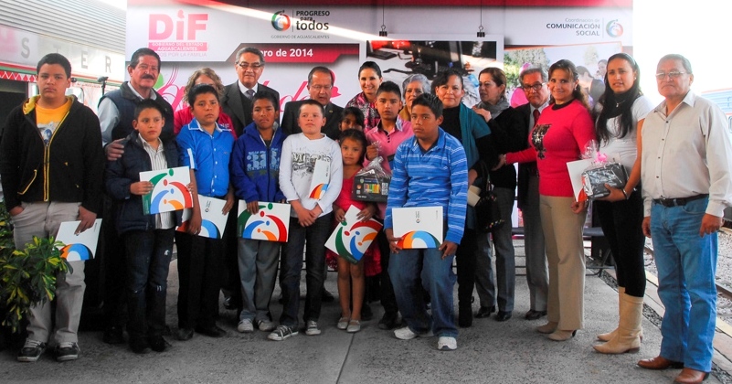 DIF estatal y voluntariado promueven alfabetización digital en comunidades