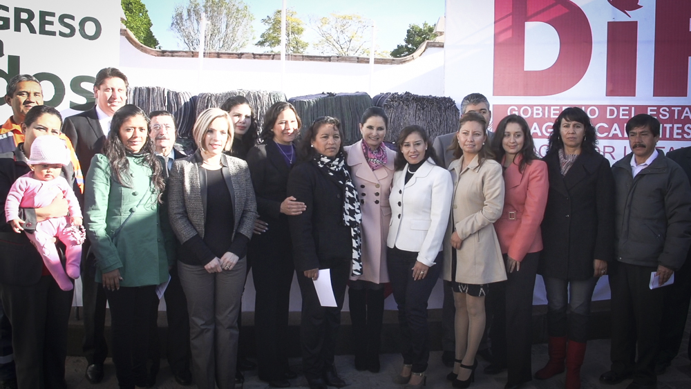 DIF estatal entrega cobijas a los DIF municipales y Cedecos