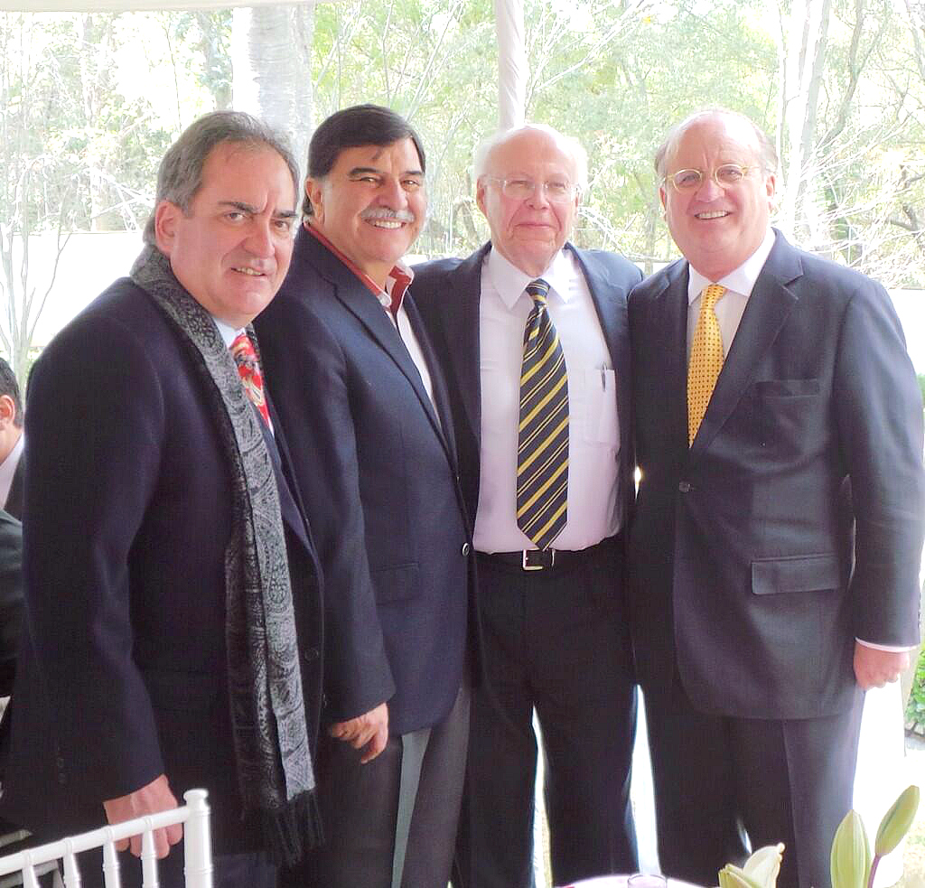 Asiste Lozano de la Torre al informe del gobernador de Tlaxcala