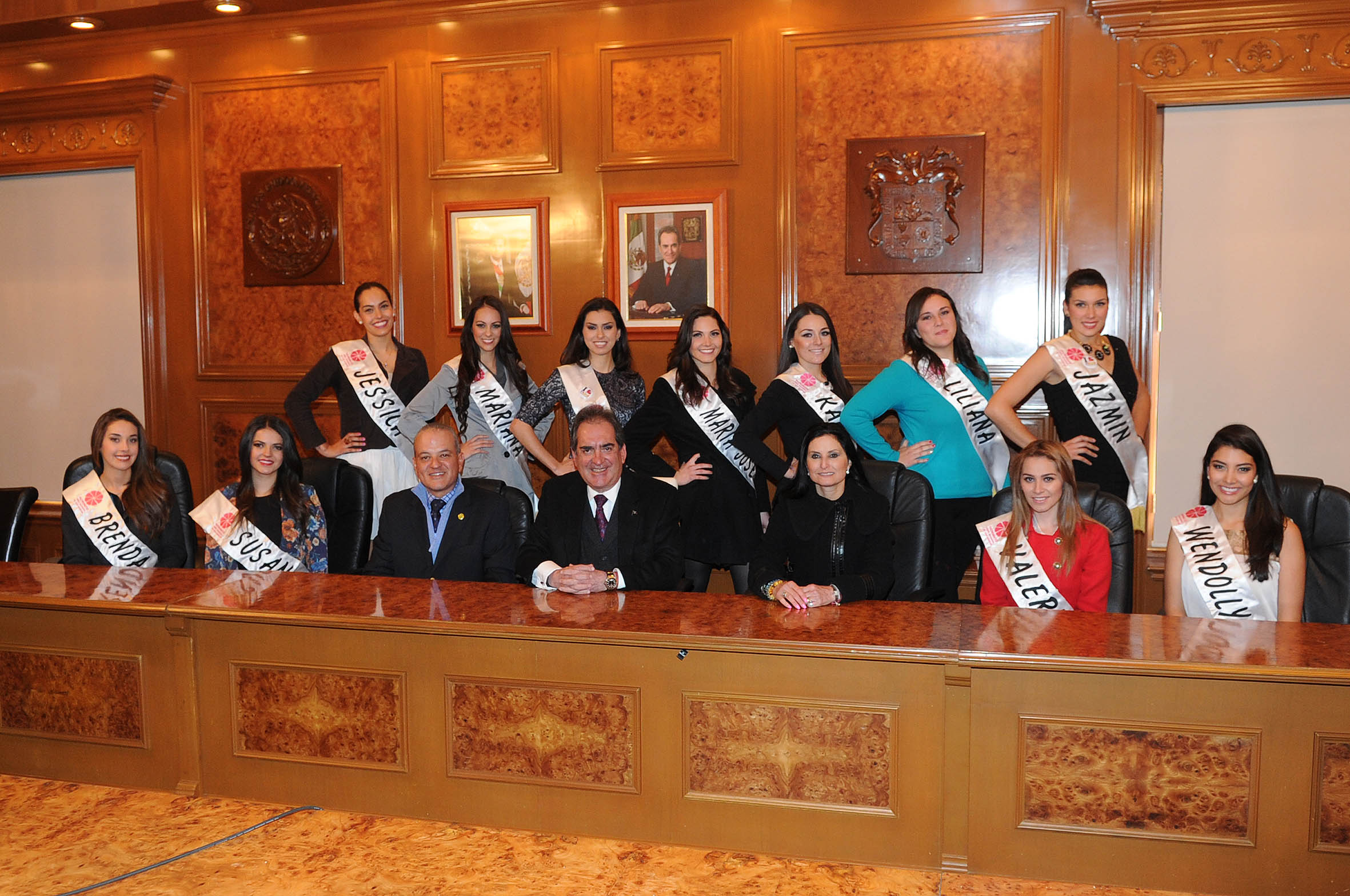 Visita de las candidatas a Reina de la FNSM