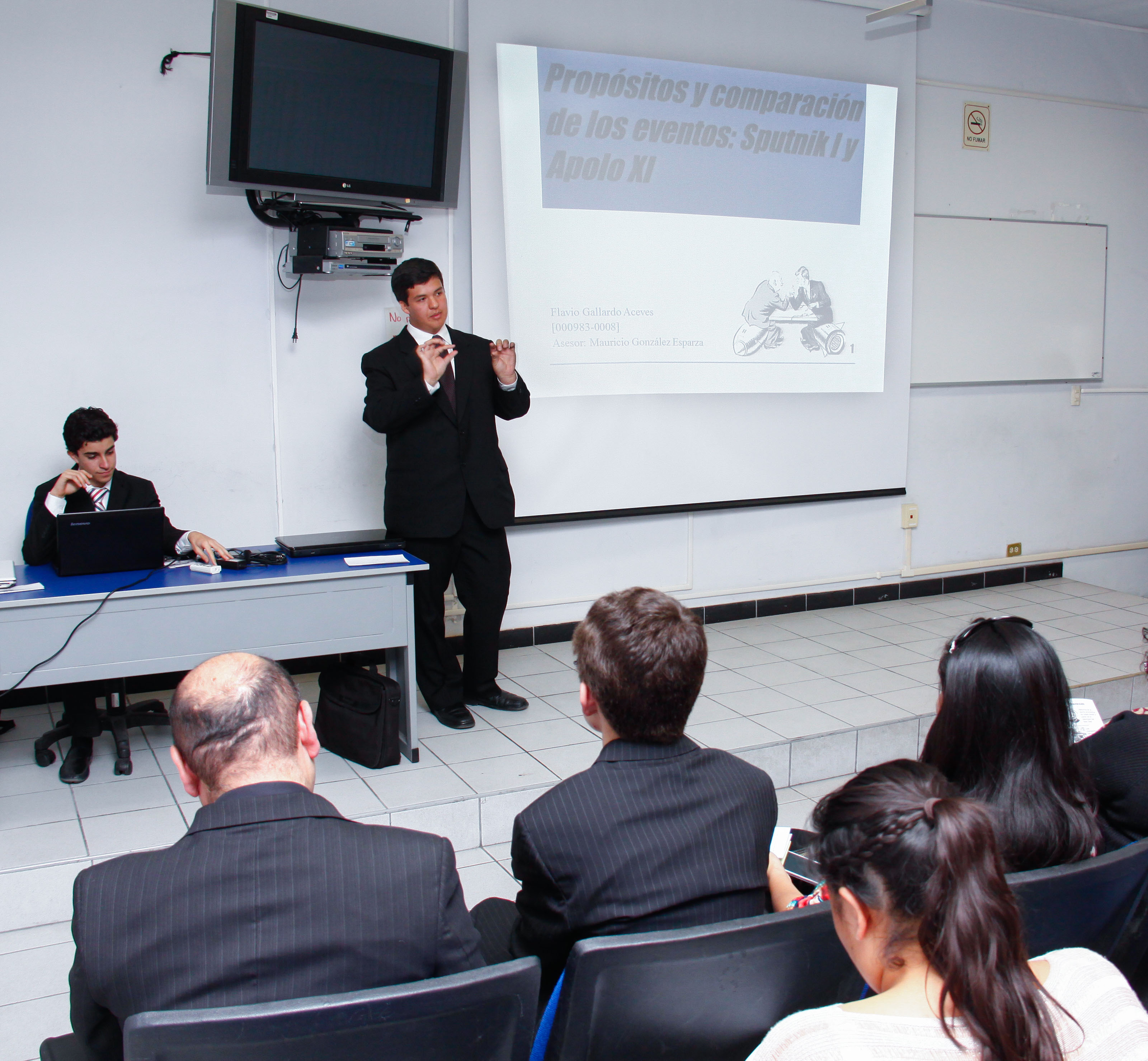 Alumnos de Bachillerato Internacional de la UAA presentan trabajos de investigación