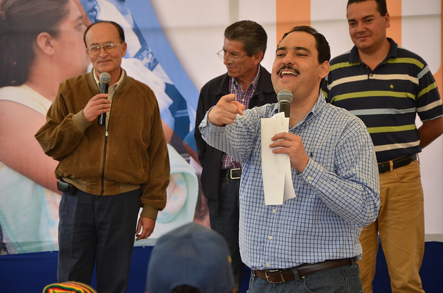 Entregan contenedores de basura a la comunidad de San Antonio de Peñuelas