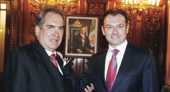 Gestiona gobierno estatal recursos para educación ante Hacienda