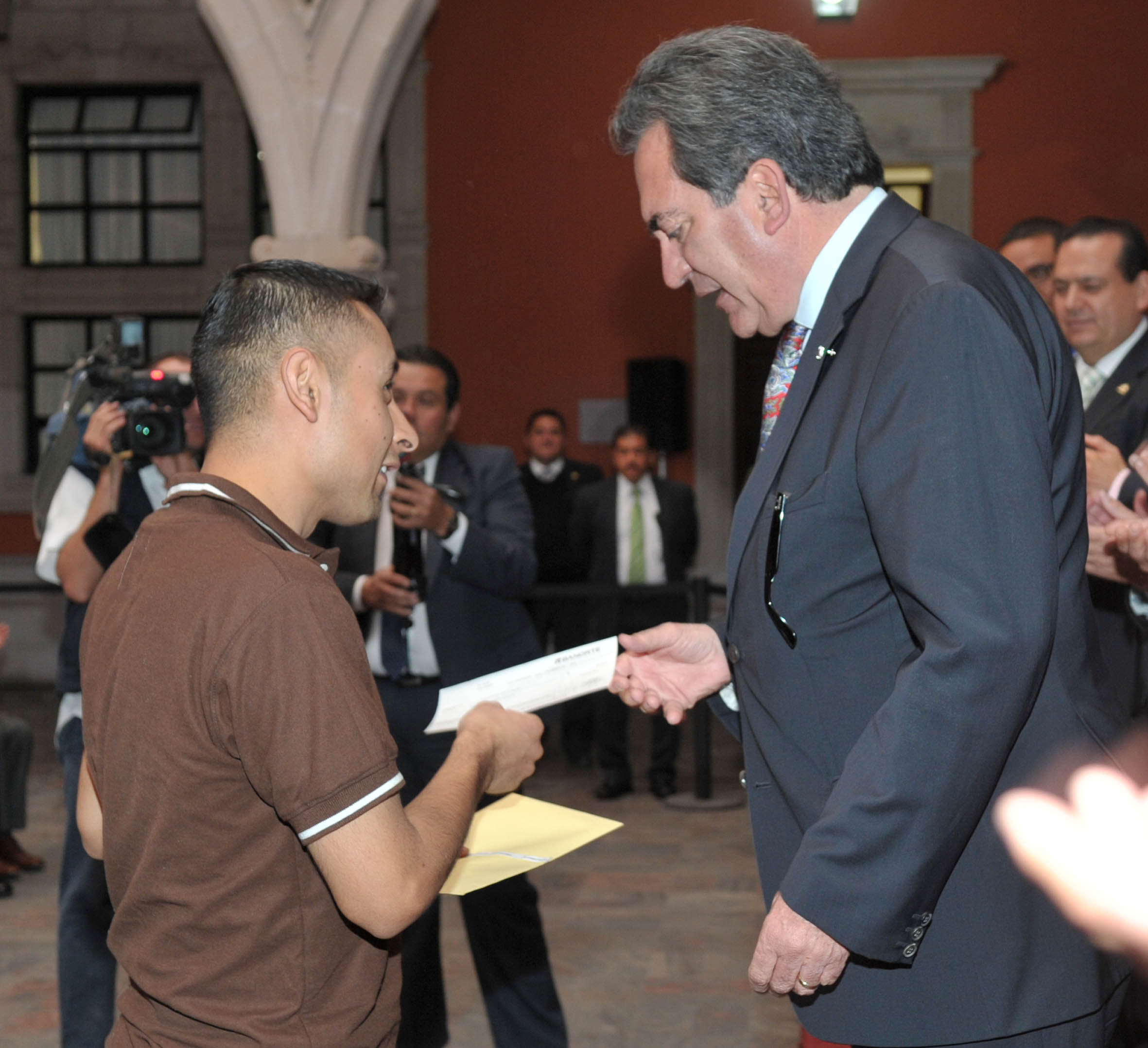 190 millones de pesos en créditos se han otorgado a más de 900 empresas