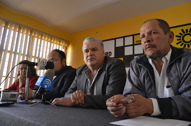 Acusa PRD a Jesús Medina de cobrar en Rincón a través de un cargo inexistente