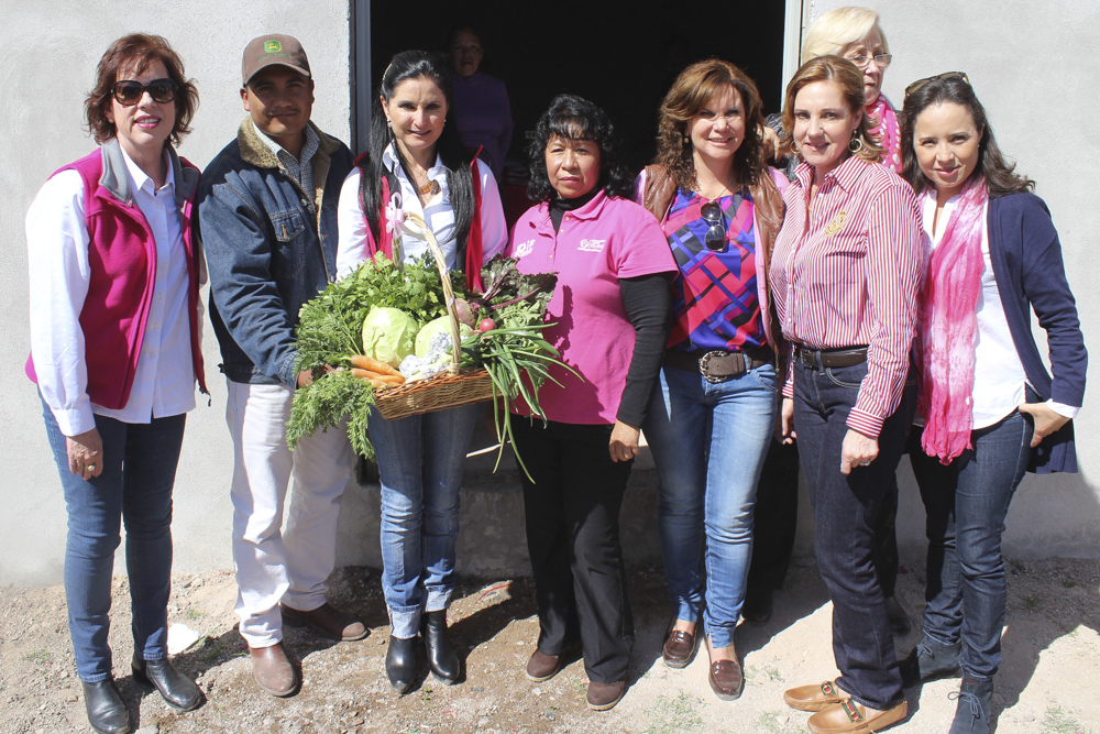 Entrega el DIF estatal paquetes de utensilios para el corte de cabello
