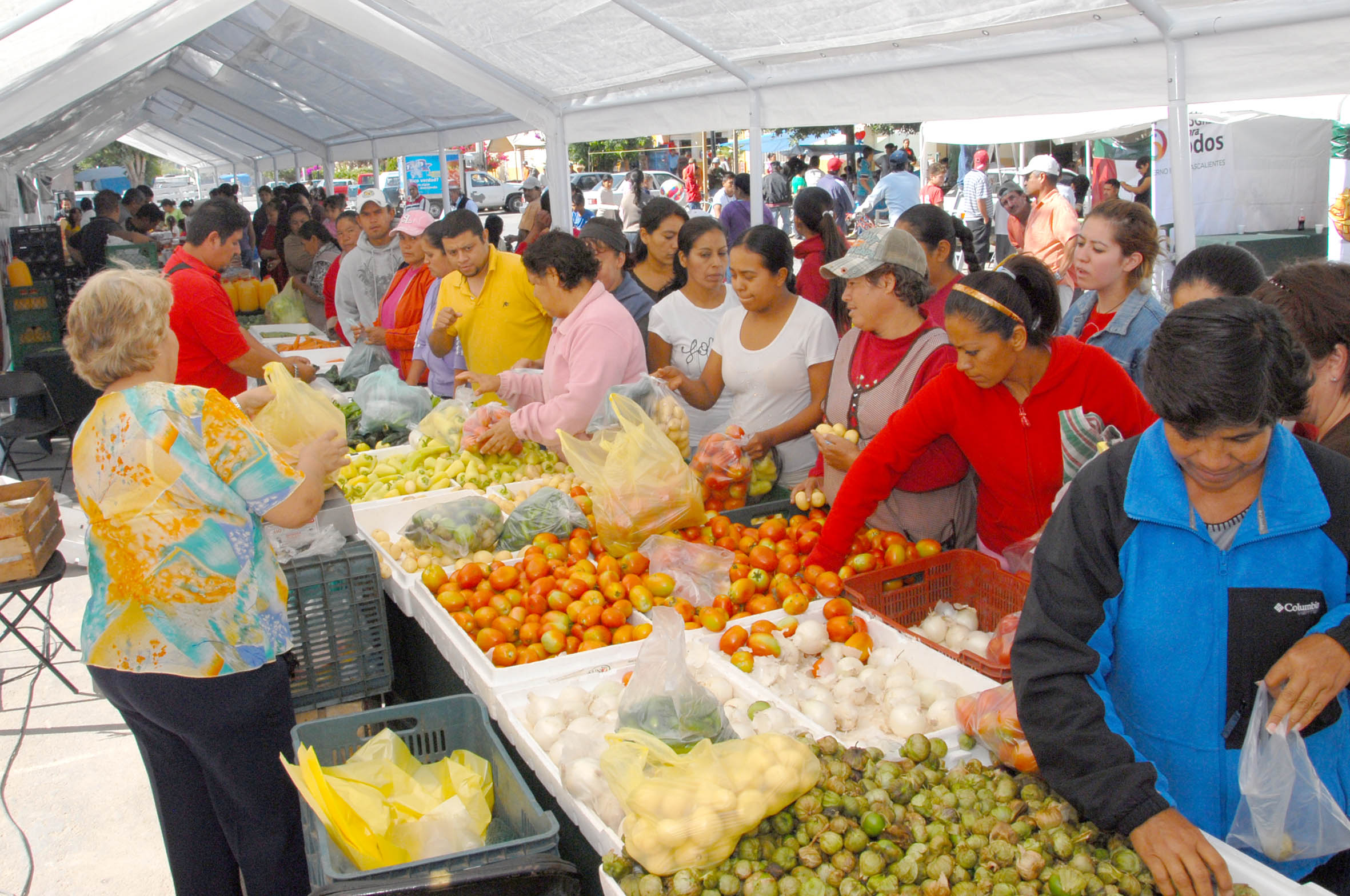 Se incrementa personal ocupado en comercio minorista y mayorista en 4.1% y 4.2%