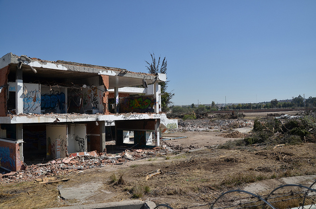 Multan a constructora, pero no se cancelará la obra del centro comercial en exbalnerario Ojocaliente
