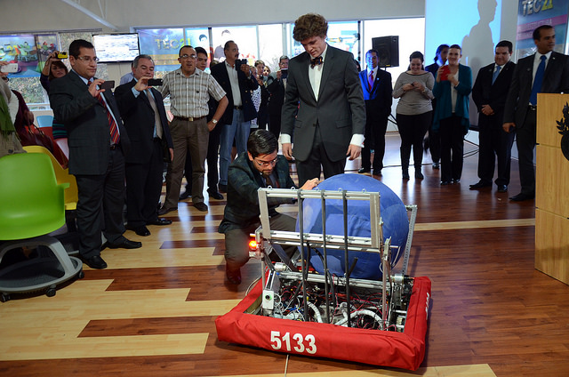 Presentan jóvenes de Aguascalientes robot Elisa