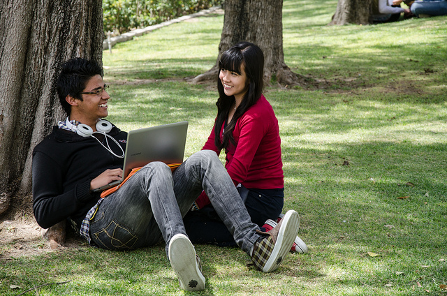 Abren convocatoria para becas de posgrado