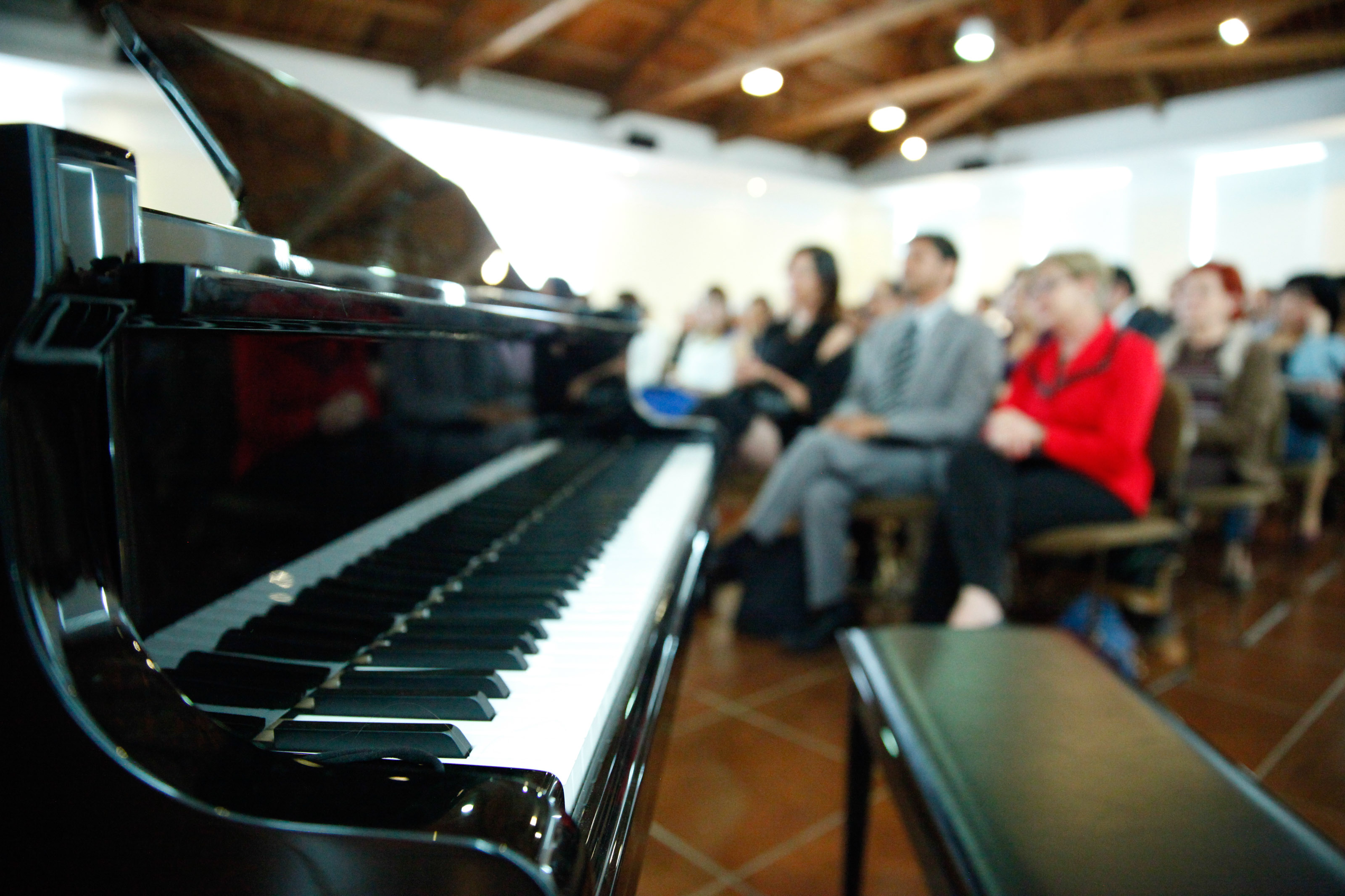 Presentación de la música contemporánea de Hanatsu Miroir