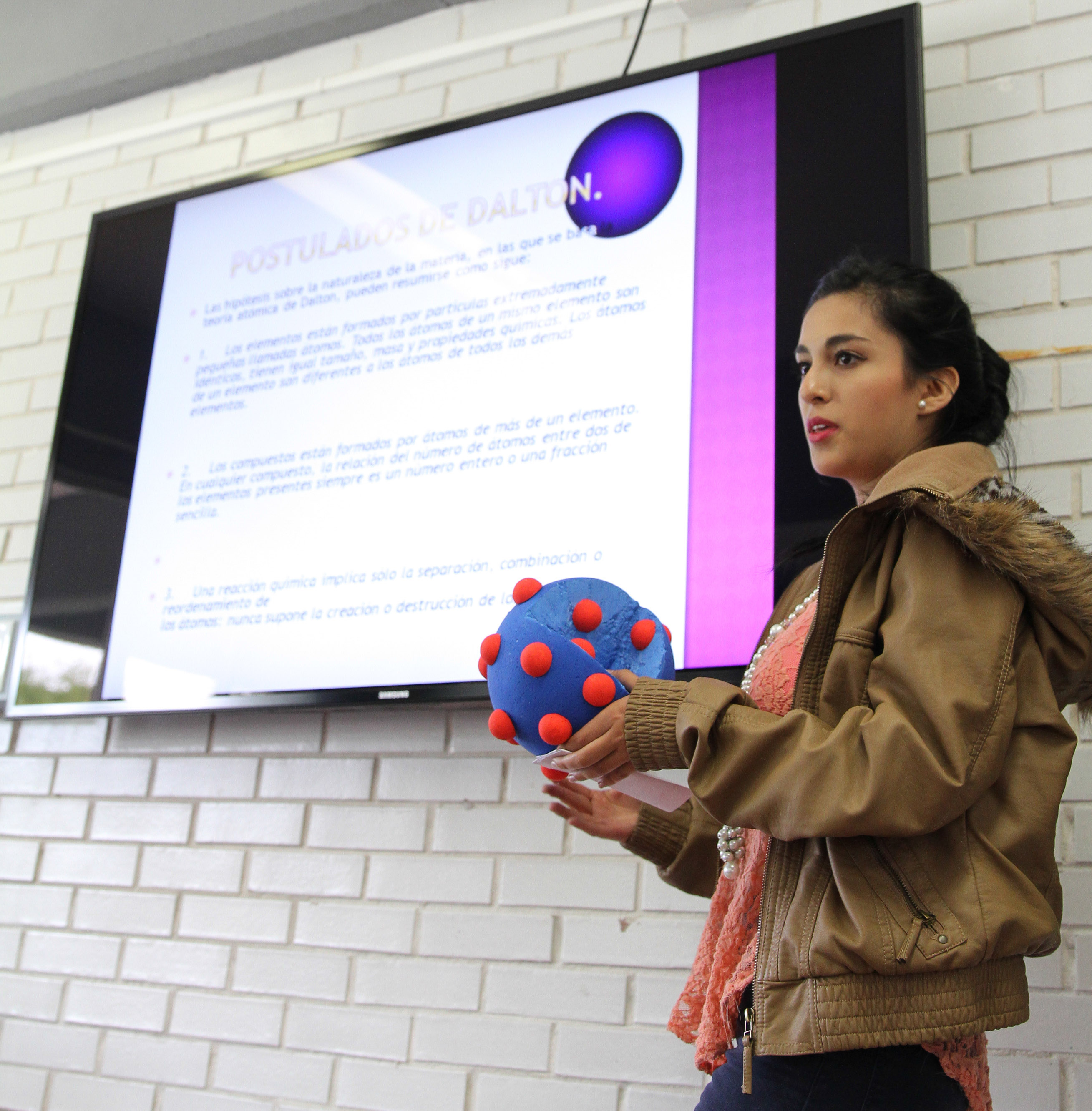 Universitarios comparten conocimiento a través de recursos audiovisuales