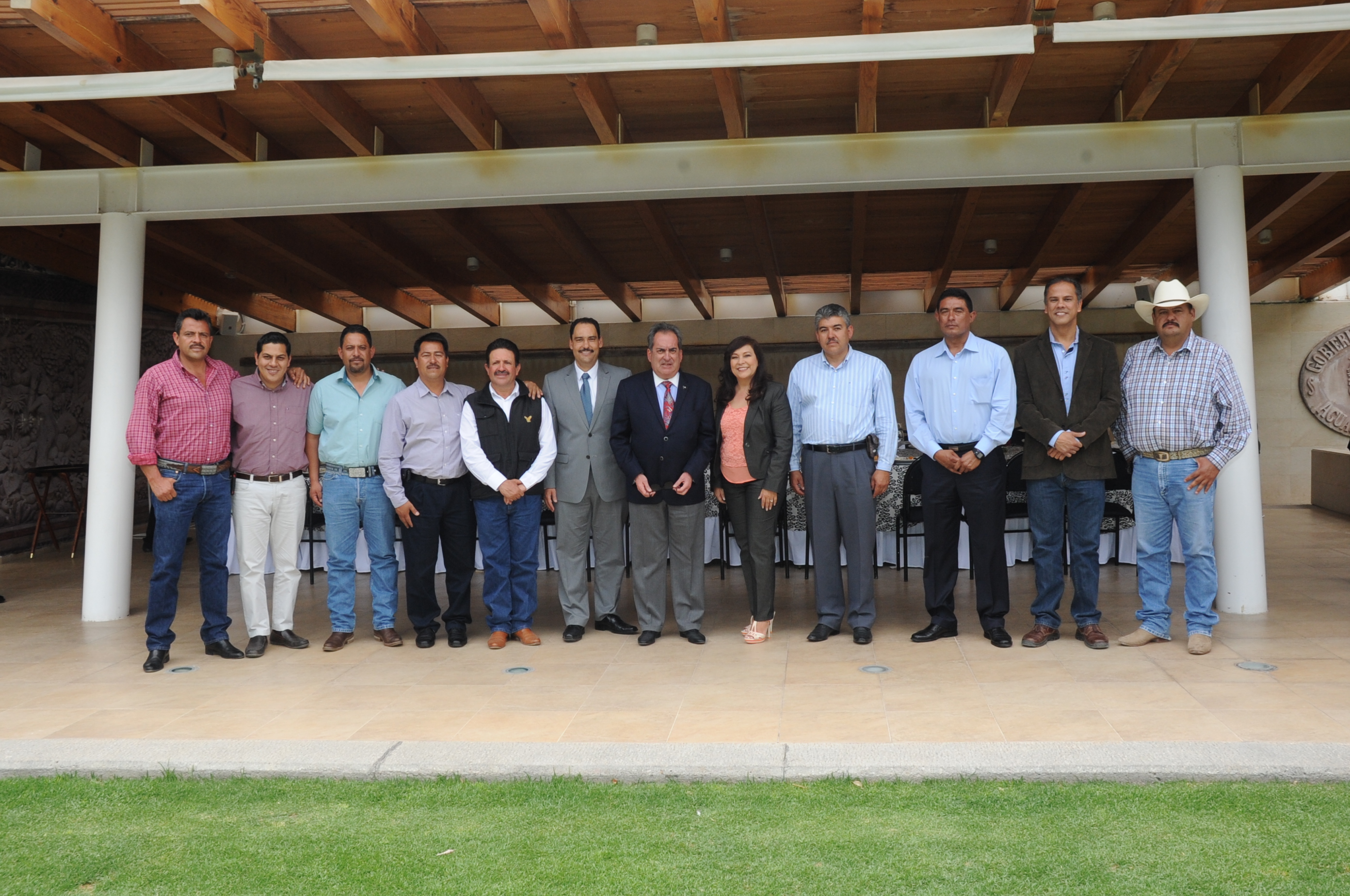 Se reúnen alcaldes con Lozano de la Torre para renovar el compromiso de trabajar por la entidad