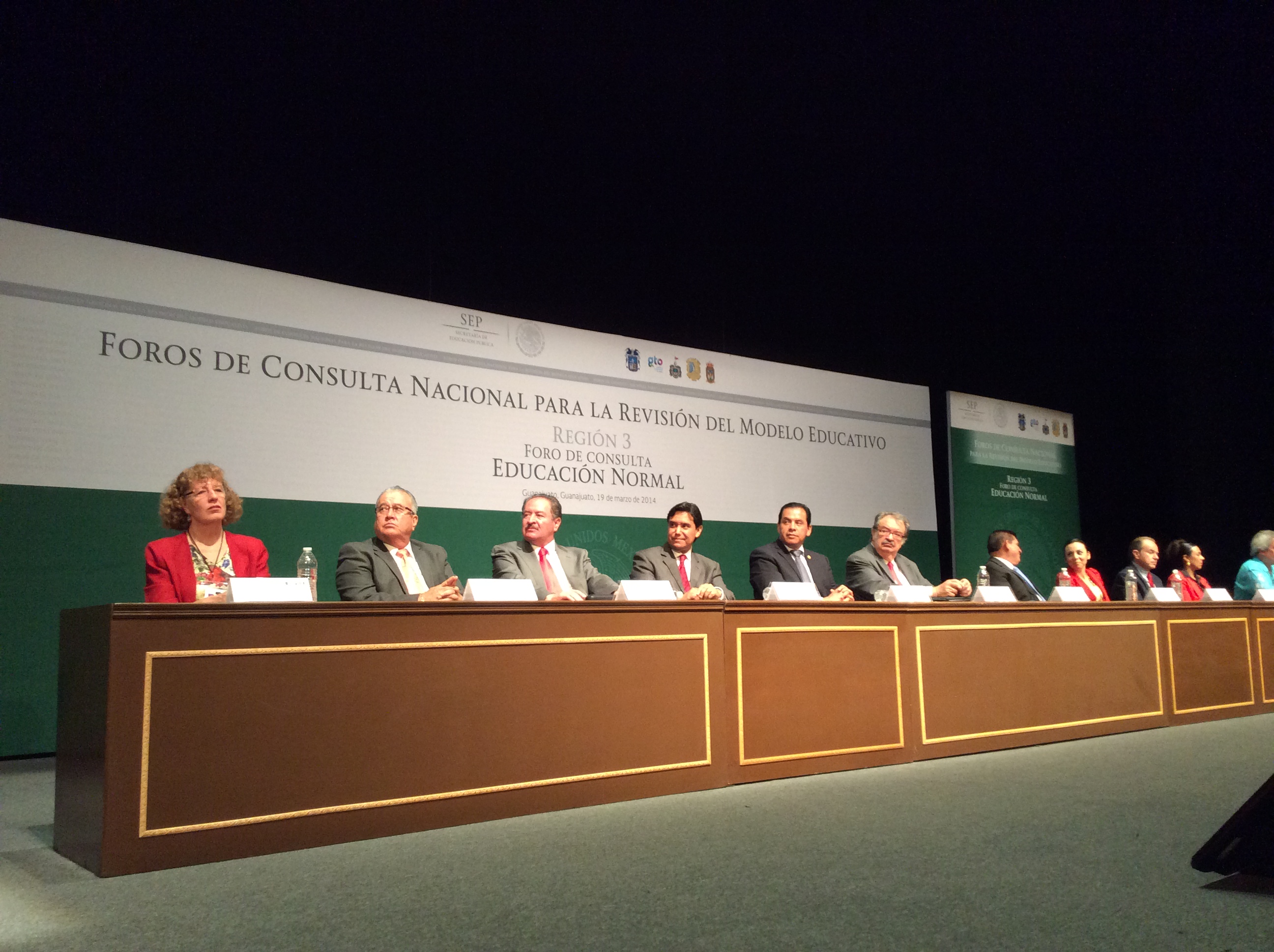 Realizan foro de consulta para la revisión del modelo educativo de normales