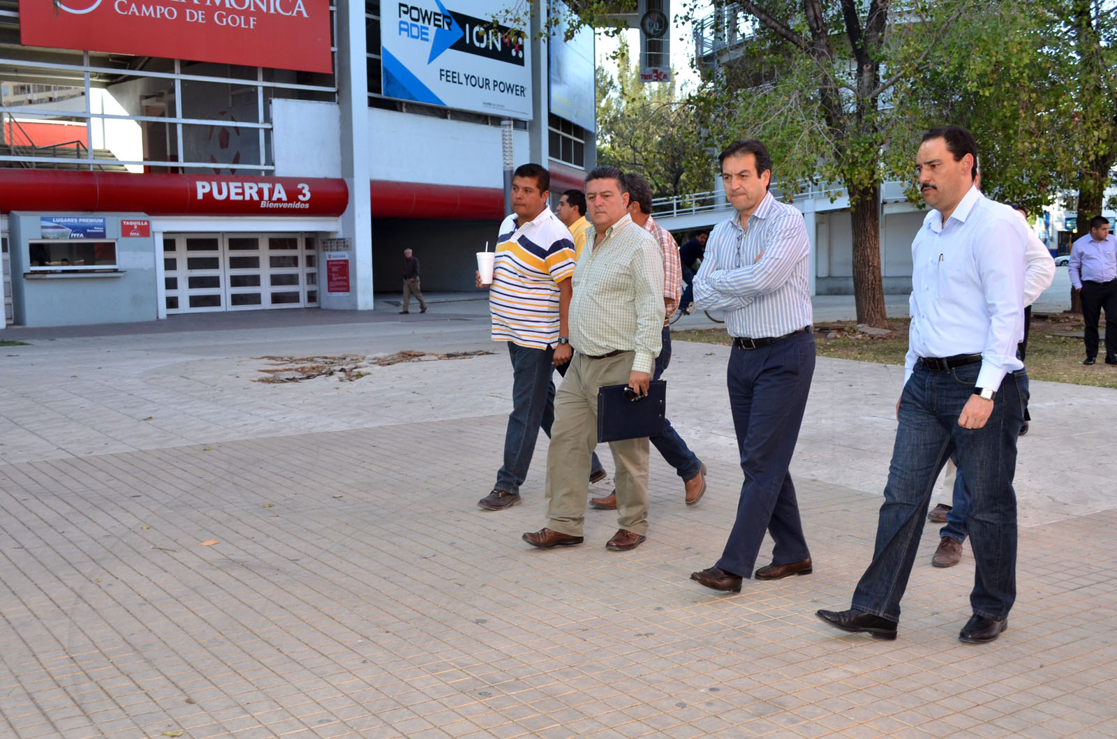 Trabaja gobierno municipal en la remodelación y dignificación de áreas aledañas a estadios deportivos