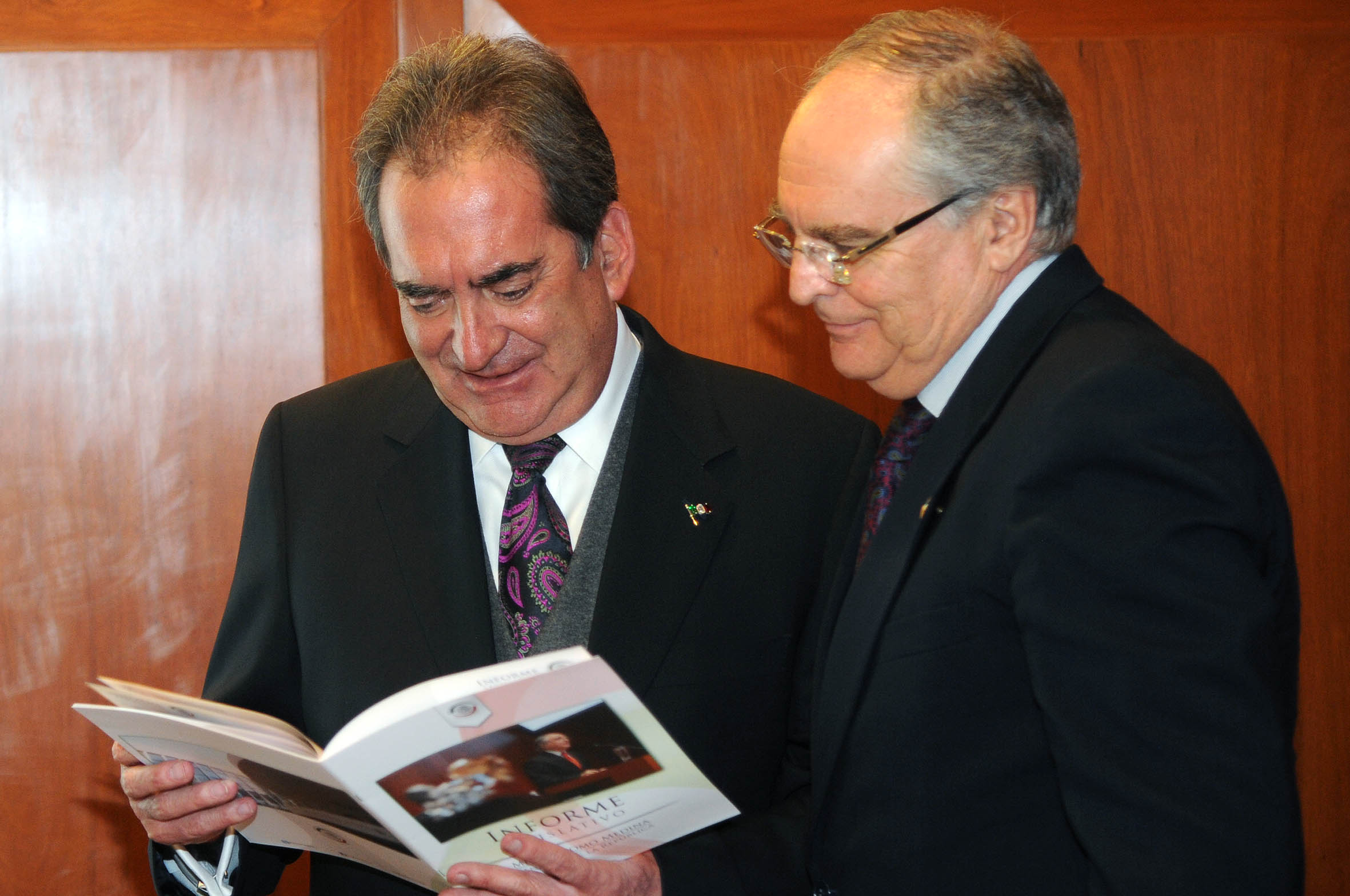 Entrega Romo Medina informe al gobernador