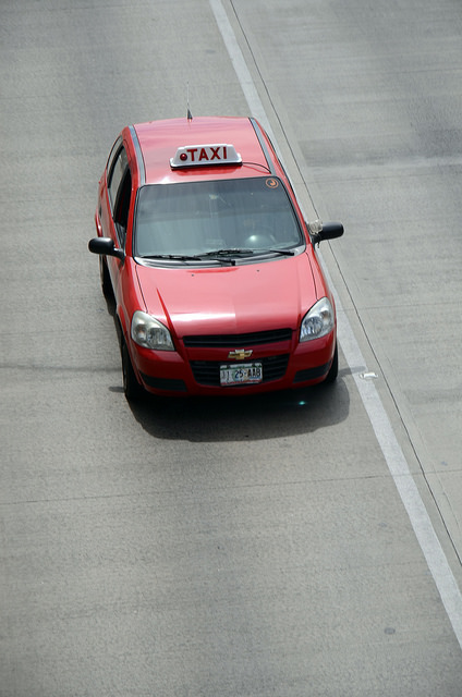 Renuevan mil 349 concesiones de taxi