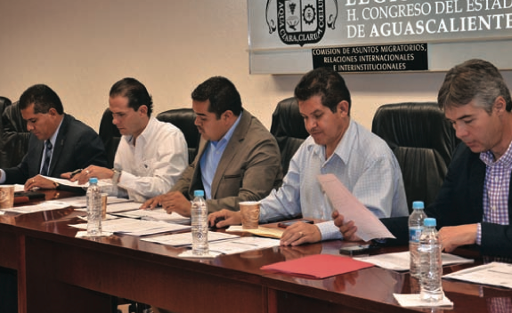 Invitan migrantes calvillenses a diputado a festejar el 5 de mayo