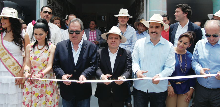 Inauguran el estand del municipio capital en la FNSM
