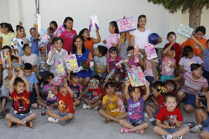 Distribuye DIF municipal juguetes en orfanatos y casas hogar de la capital