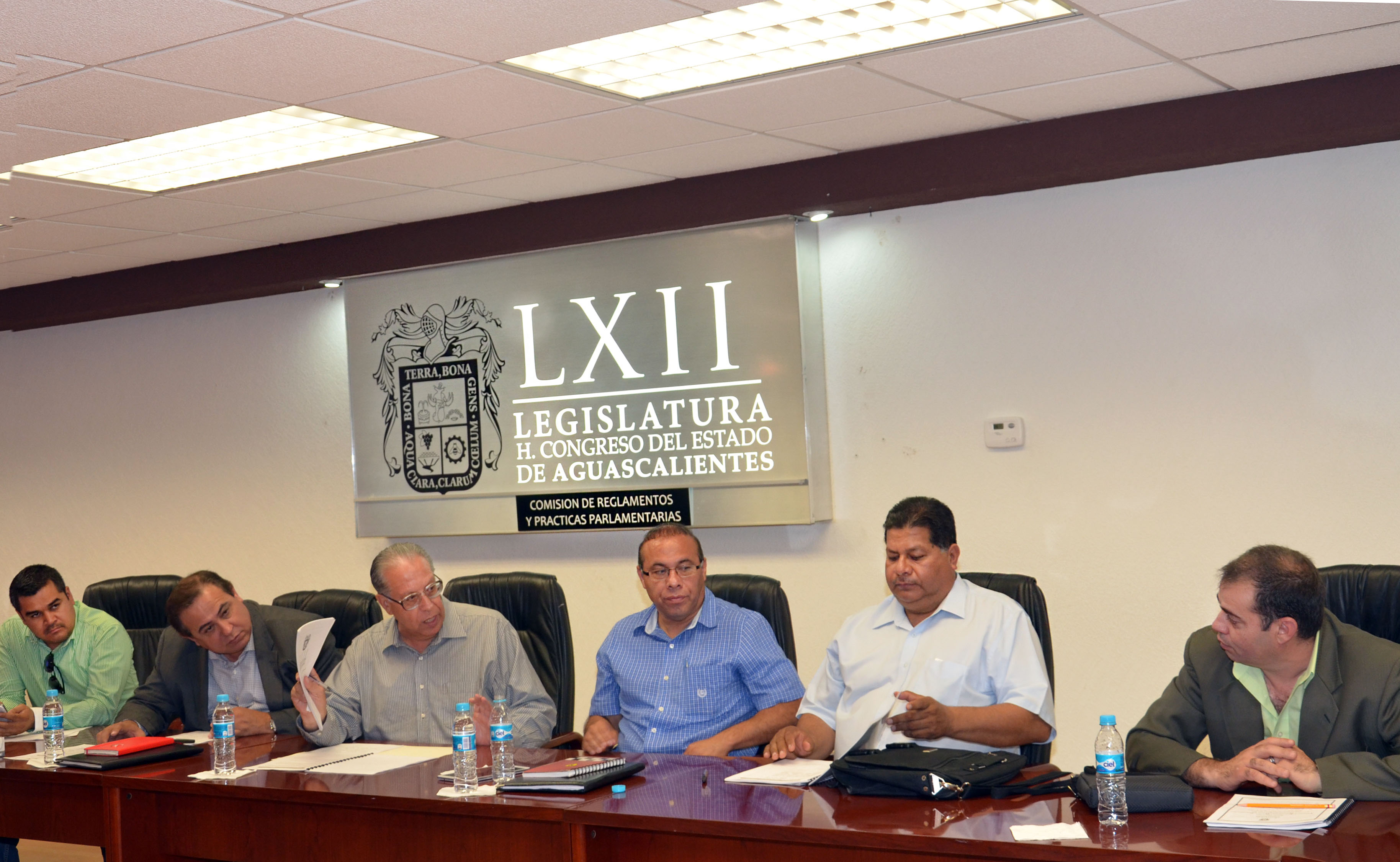 Continúan diputados revisión de la Ley Orgánica del Congreso y su Reglamento