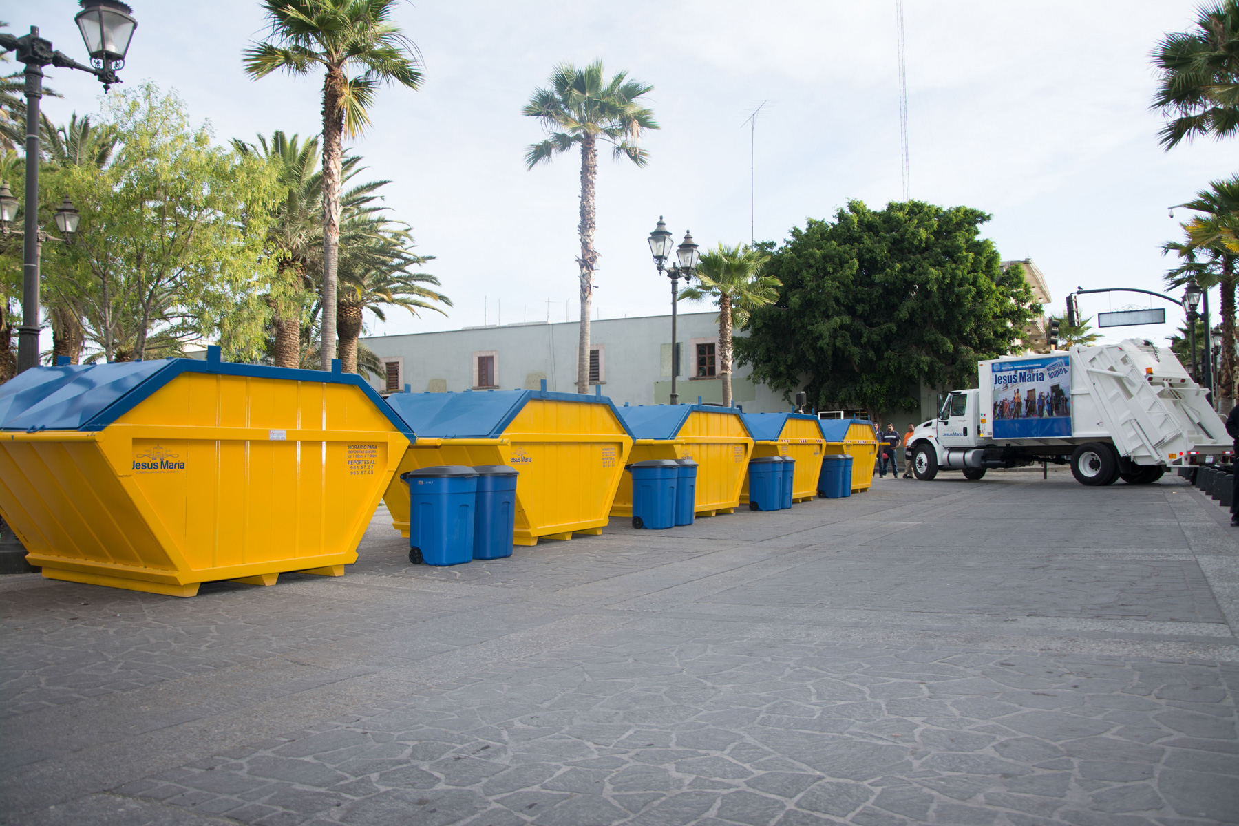 Tiene Ayuntamiento de Jesús María nuevo camión recolector de basura