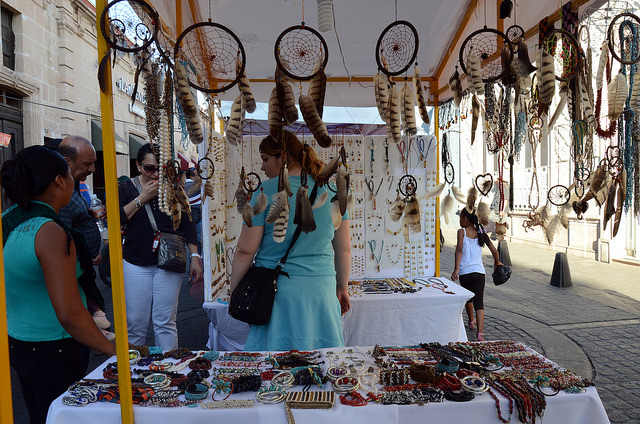 Artesanos podrían trabajar legalmente en el Centro Histórico