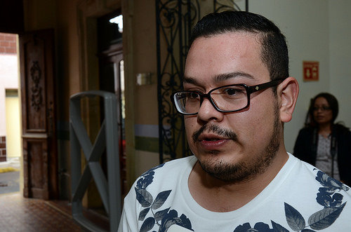 Presenta Moisés Ortega su Autorretrato con seres que vuelan