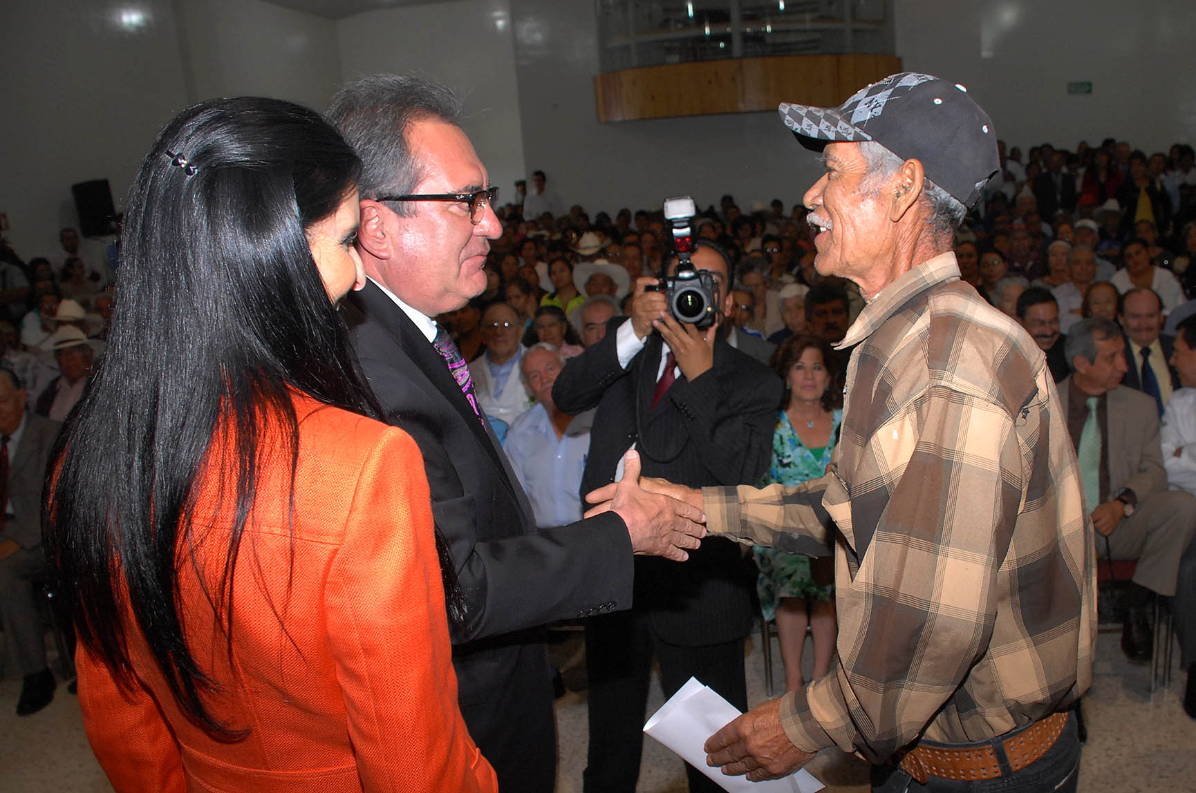 Establecen la meta de 12 mil operaciones en el programa estatal Cirugía Extramuros 2014