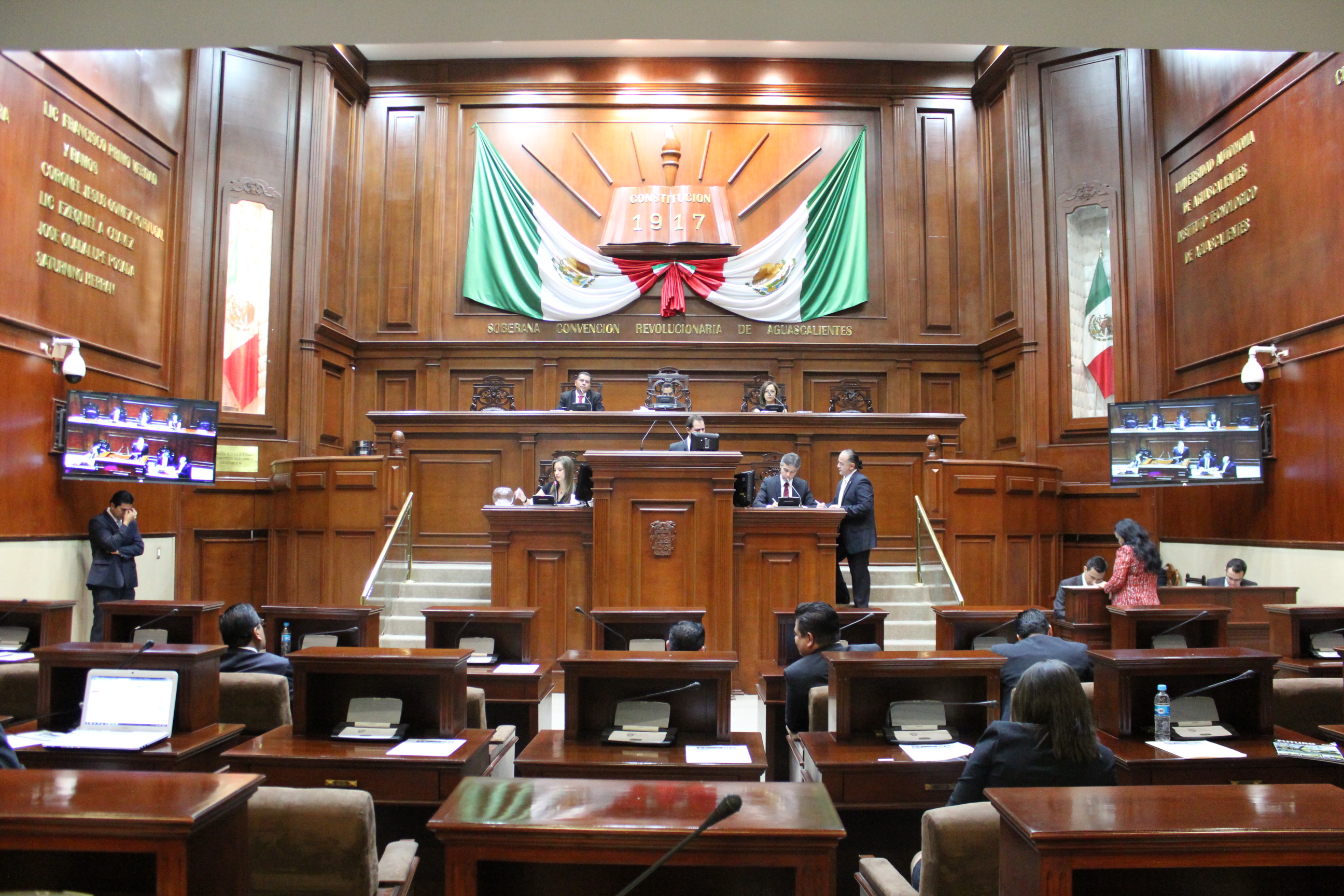 Acusan diputados al gobernador de convertir Aguascalientes en un pequeño feudo