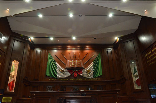 El Artículo 52 Constitucional y la manipulación de la información / De política, una opinión