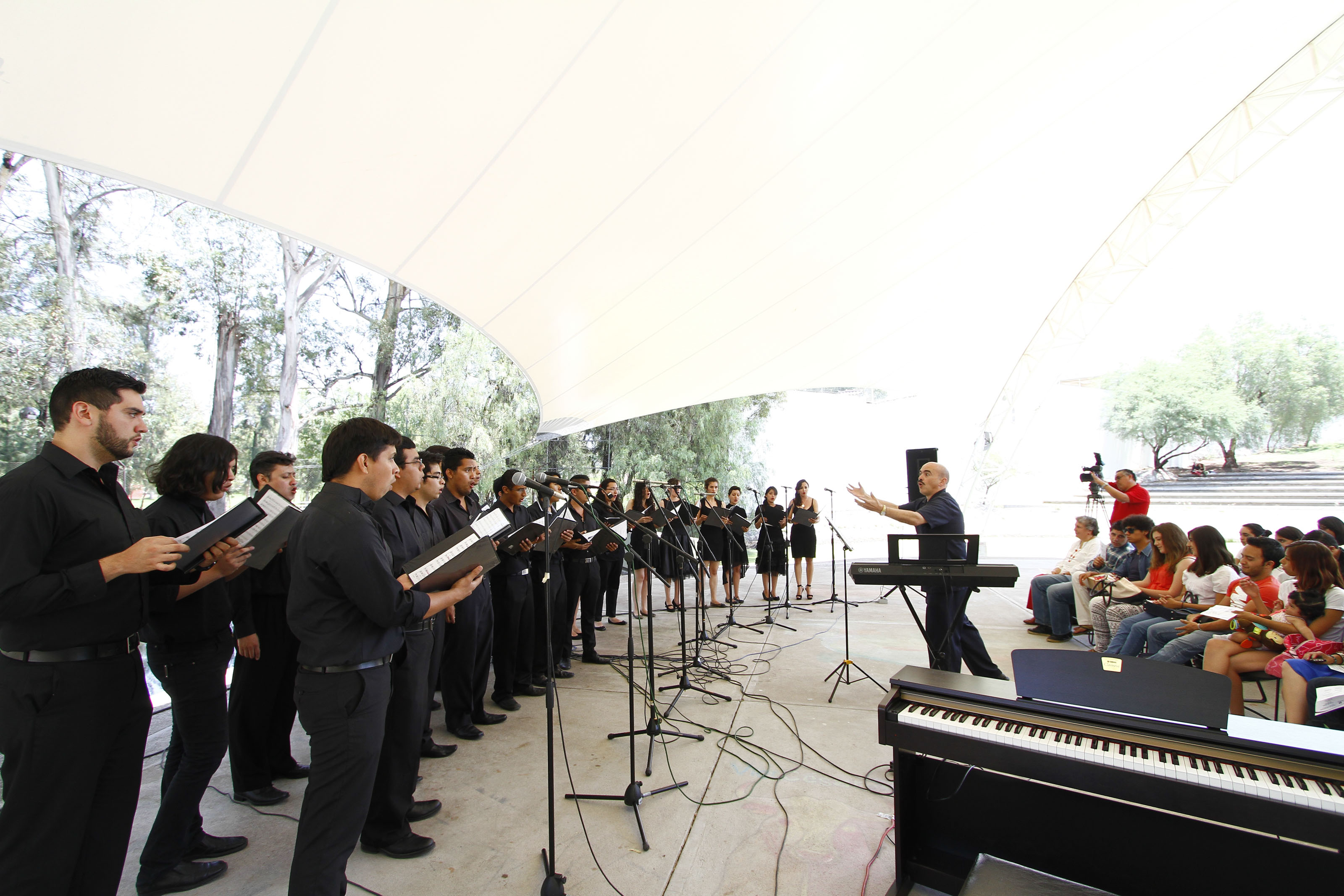 Estudiantes de la UAA y Universidad de las Artes participan en concierto de coro