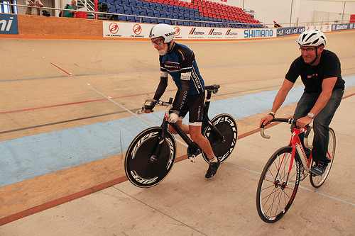 Logra Jim Turner romper dos de los tres récords en el Velódromo Bicentenario