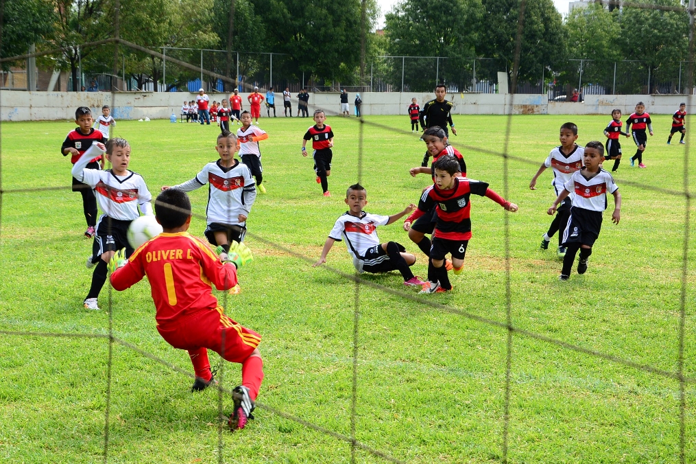 Invita Autónoma de Aguascalientes a padres e hijos a talleres de actividad física
