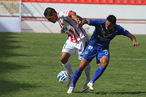 Necaxa inicia con feria de goles 4-3