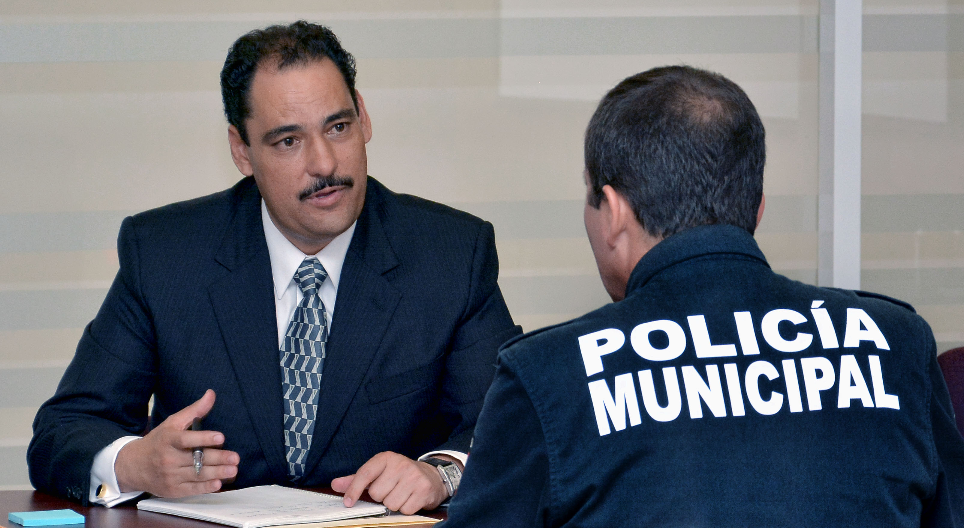 Tras asesinato de taxista, alcalde sale a respaldar a la policía municipal