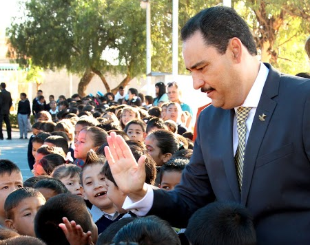 Entrega municipio capital obras a escuelas en Norias de Paso Hondo