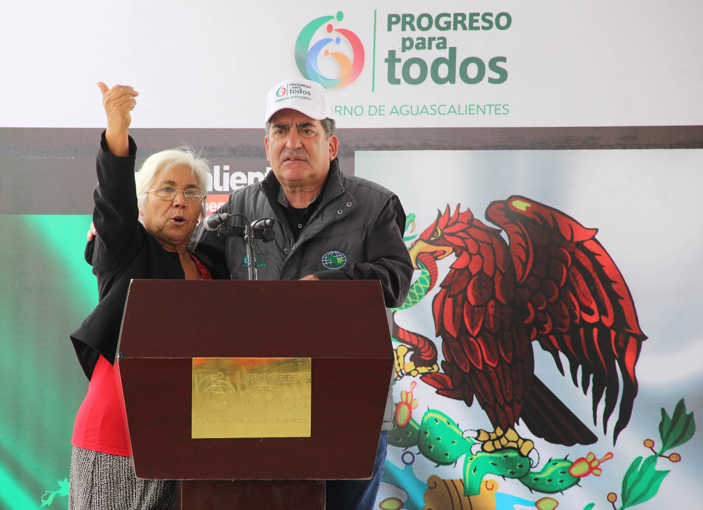 Señor gobernador, ojalá que ahora siga una gobernadora, le piden a Lozano