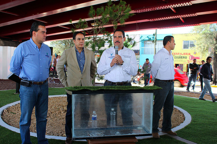Arranca instalación de pasto sintético en la ciudad