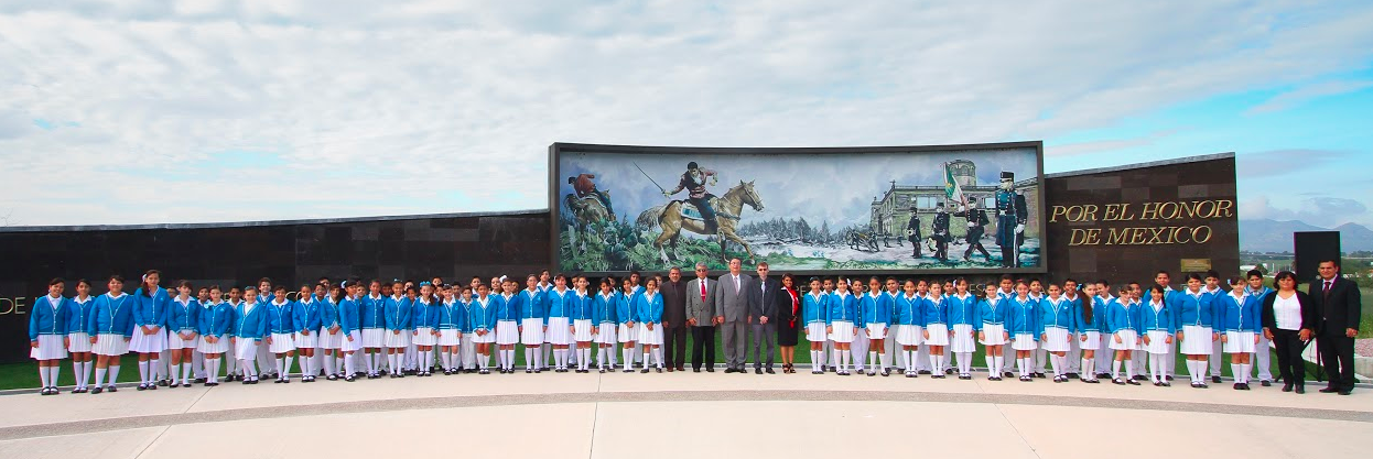 En Plaza Universitaria se celebró acto cívico de Honores a la Bandera