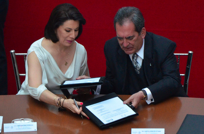 Intercambio de reconocimientos y elogios entre el gobernador y Lorena Martínez