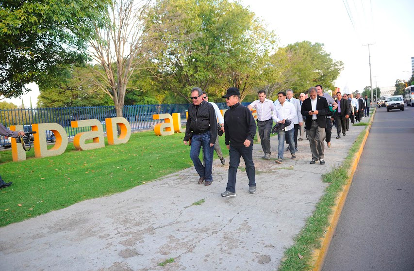 Caminata del gabinete estatal desde Casa Aguascalientes a Palacio